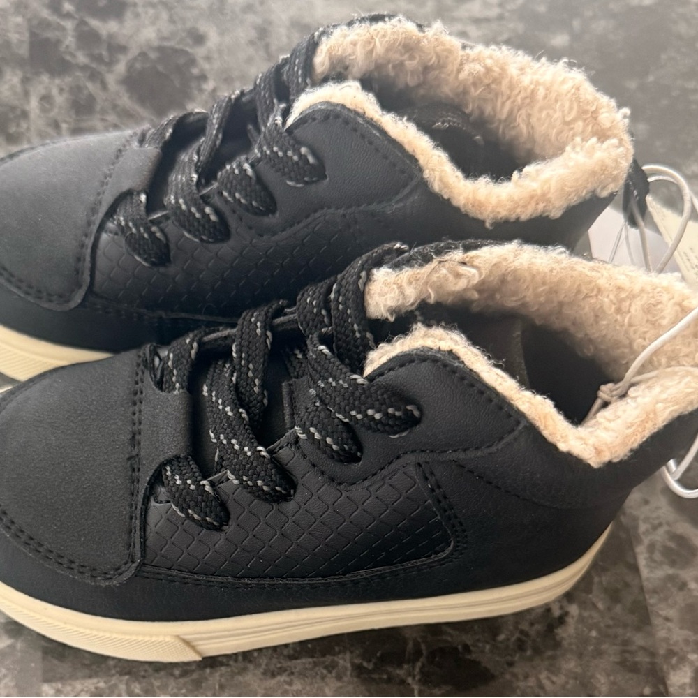 OshKosh B’gosh Toddler Boots Size 7 Black Fur Lined Lace Up NEW